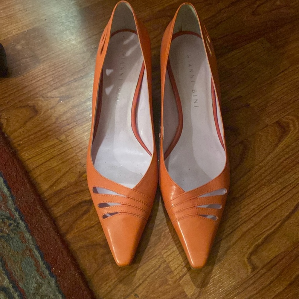 GIANNI BINI Cut-put orange leather kitten pumps